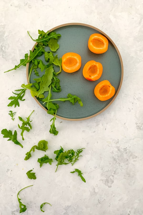 Halved apricots with arugula