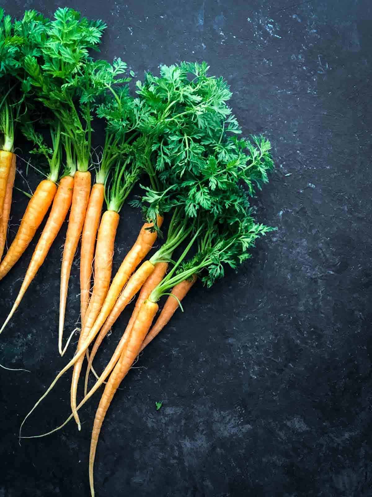 Whole dutch carrots with green tops