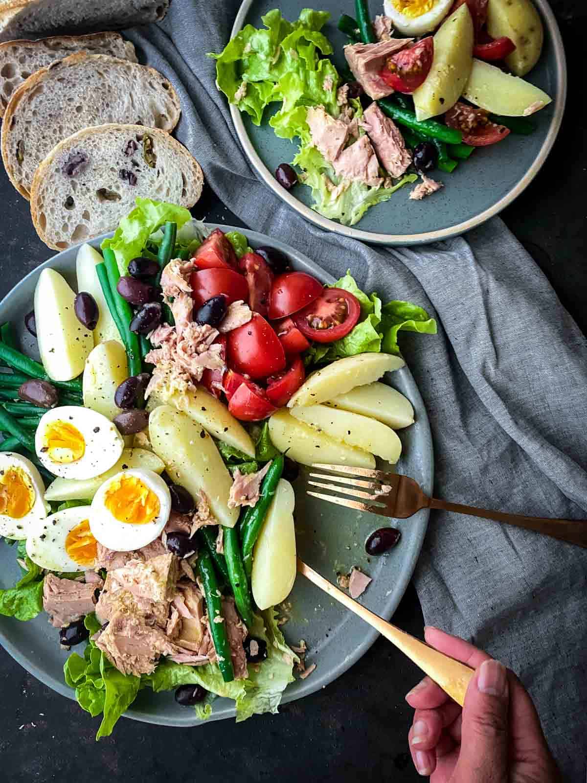 Salad Niçoise (French Salad Recipe with Tuna)