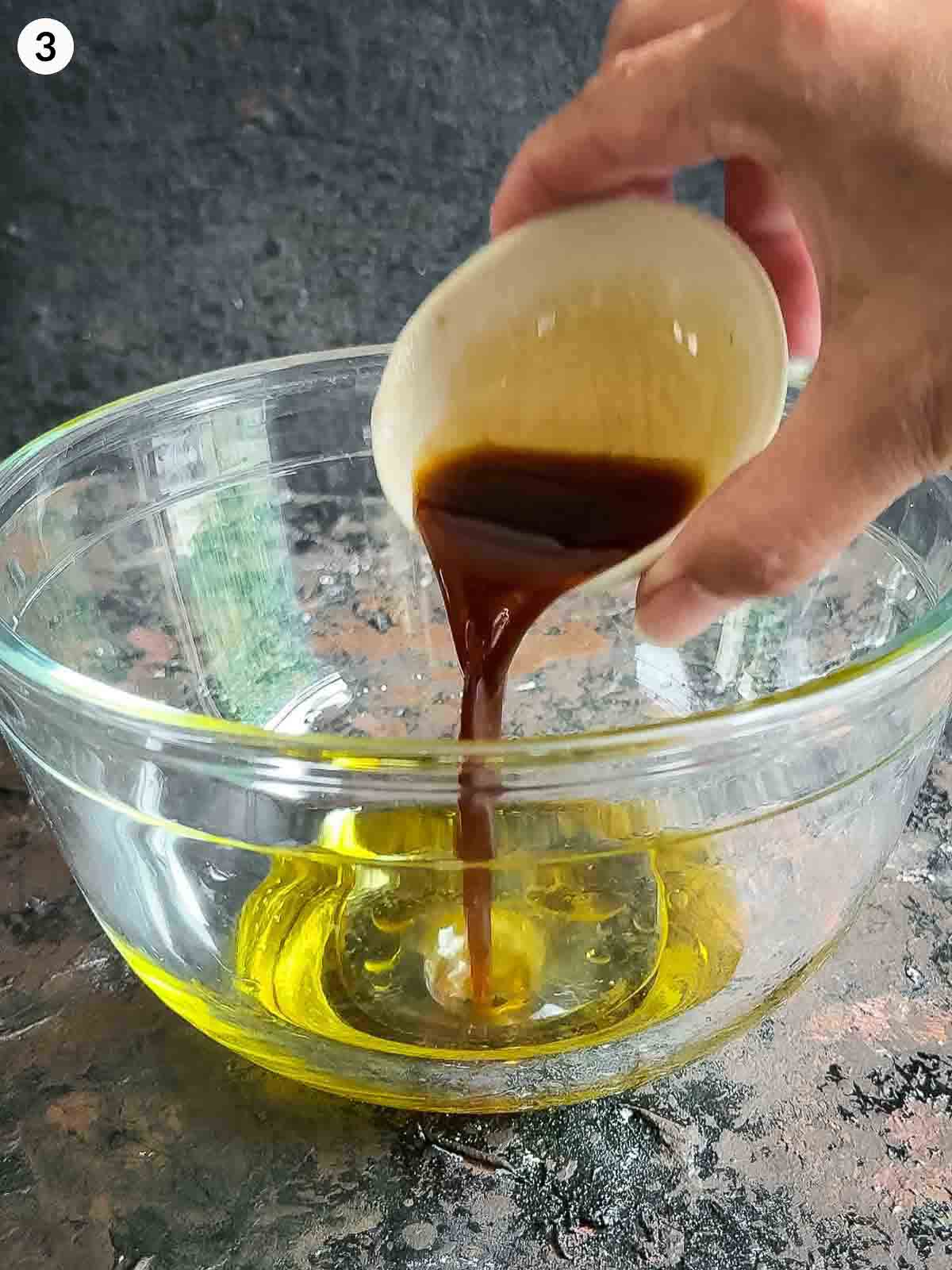 A zesty salad dressing made with Tabasco, horseradish cream, apple cider vinegar, and olive oil — the perfect complement to baby corn and parsnip crisps. Learn how to whisk this bold, tangy dressing for a fresh and flavourful steamed corn salad or side dish. 🌽🥗