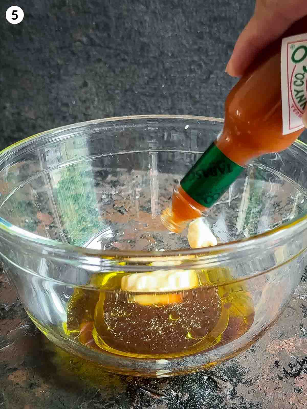 A zesty salad dressing made with Tabasco, horseradish cream, apple cider vinegar, and olive oil — the perfect complement to baby corn and parsnip crisps. Learn how to whisk this bold, tangy dressing for a fresh and flavourful steamed corn salad or side dish. 🌽🥗